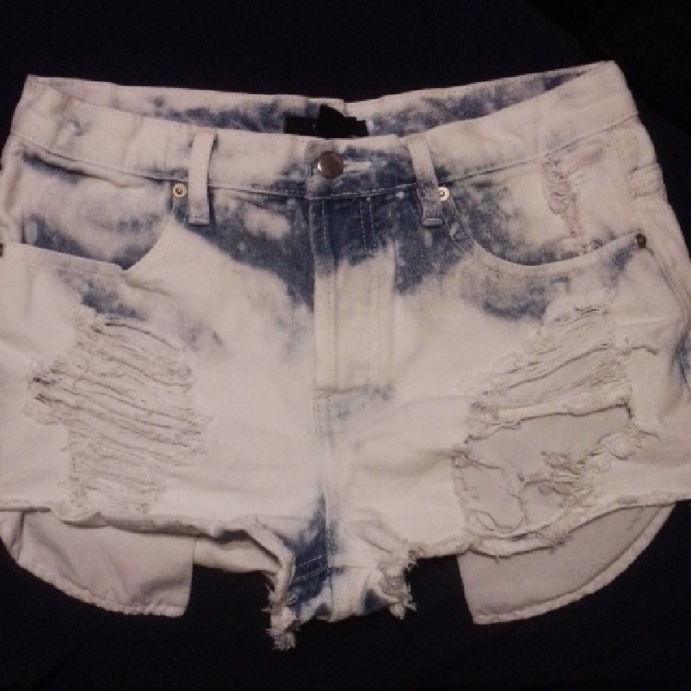 Forever 21 EUC Blue and White Tie-Dye Women Shorts Size 28